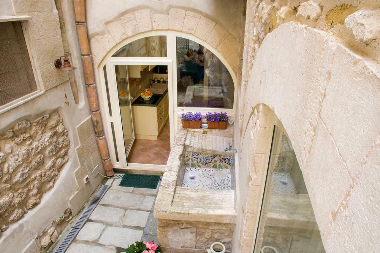 Апартаменты Ortigia Ancient House Сиракузы Экстерьер фото